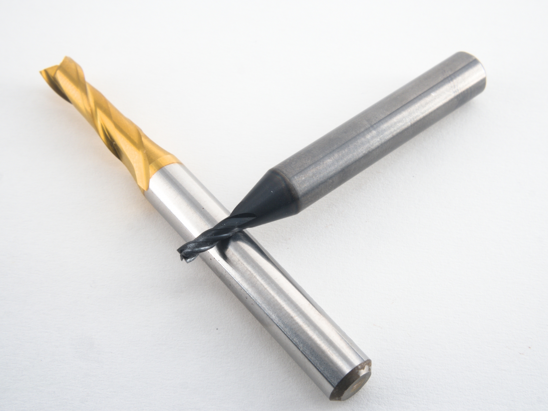 End mills for cutting tools used in metal cutting