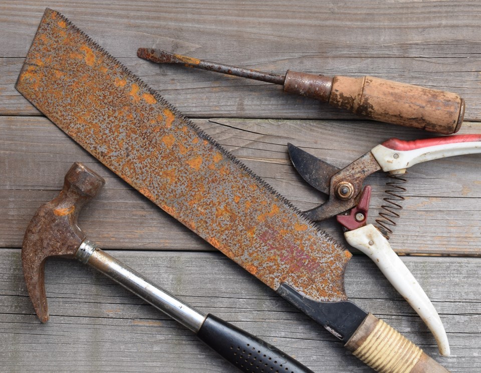 Tools that are in need of rust removal by polishing