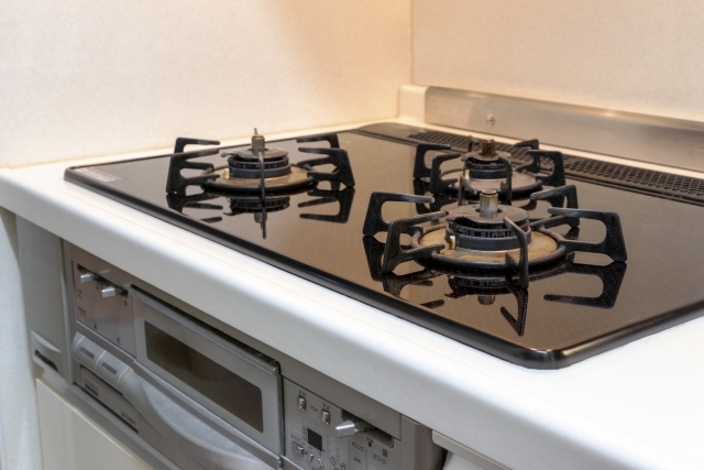 A kitchen stove that has been thoroughly polished and shined, even the pentode, which is prone to grease buildup