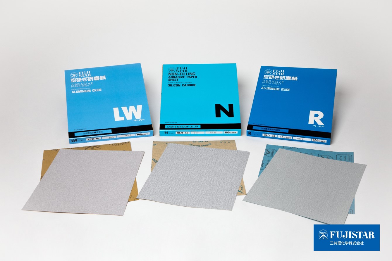 Sankyo Rikagaku's abrasive product ”Kukai Abrasive Paper” is recommended for those who want to take care of dirt and unevenness while also providing sufficient abrasive performance for footing.